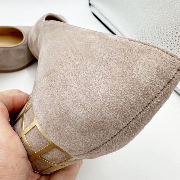 Brian Atwood‎ Karina Taupe Suede Block Heel Pumps With Gold Grid Heel Design 10 - Picture 7 of 16